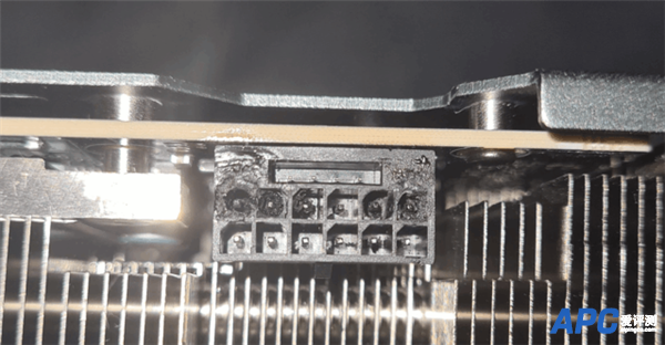 RTX4090起火燃烧！NV坐不住 黄仁勋密谋显卡厂商找解决办法