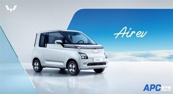 网友偶遇胡歌开宏光Air EV：五菱汽车在线求代言