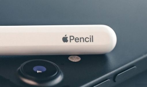 新专利表明苹果下一代 Apple Pencil 会内置光学传感器，可采样表面颜色和纹理 ... ...