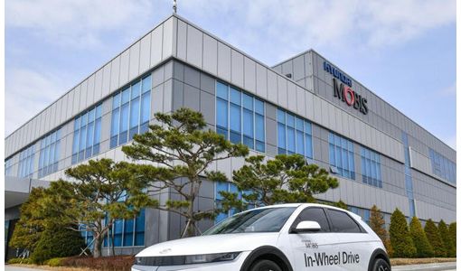 现代摩比斯已开发出全球首款车用可卷曲显示屏 展开后最大30英寸 ... ...